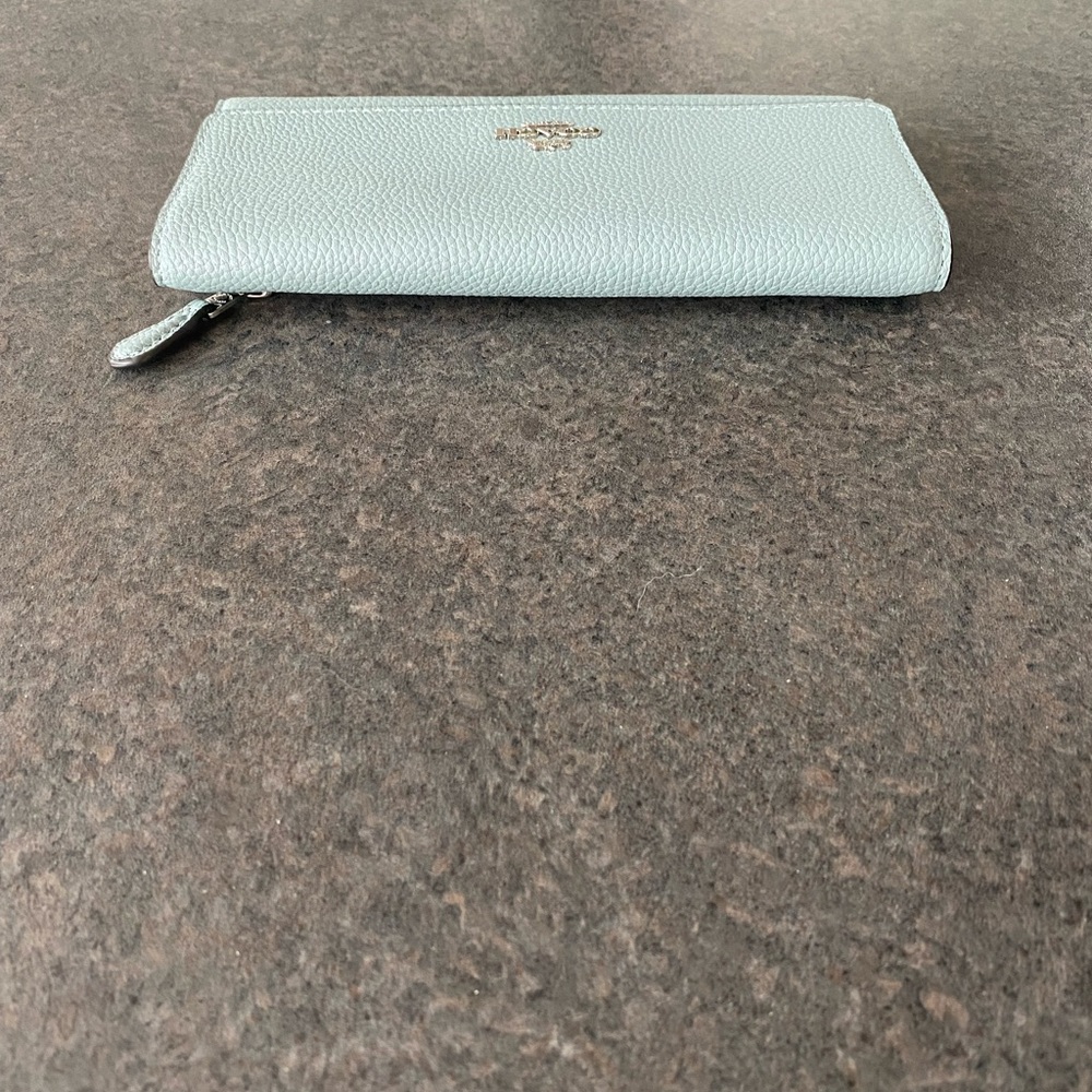 Coach Women’s Soft Mint Green Trifold Wallet - Picture 5 of 12